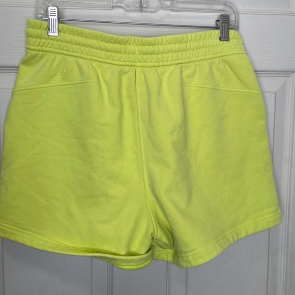 Lululemon Loungeful High-Rise Short 4" Sz 8 - Picture 3 of 3